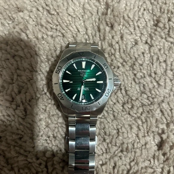 Tag Heuer Aquaracer with Green and Silver Tones - Picture 5 of 6